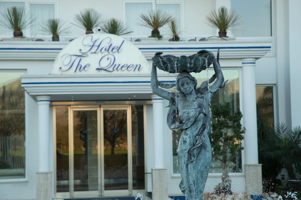 Hotel The Queen Pastorano Экстерьер фото